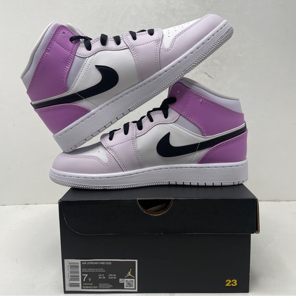 Nike Air Jordan 1 Retro Mid GS “Barely Grape/Lilac” 2023 - Picture 3 of 4